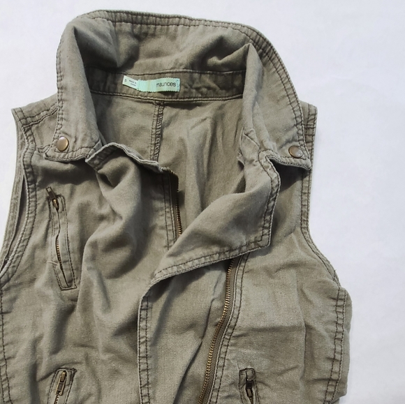 Sleevless Denim Vest - Picture 3 of 7